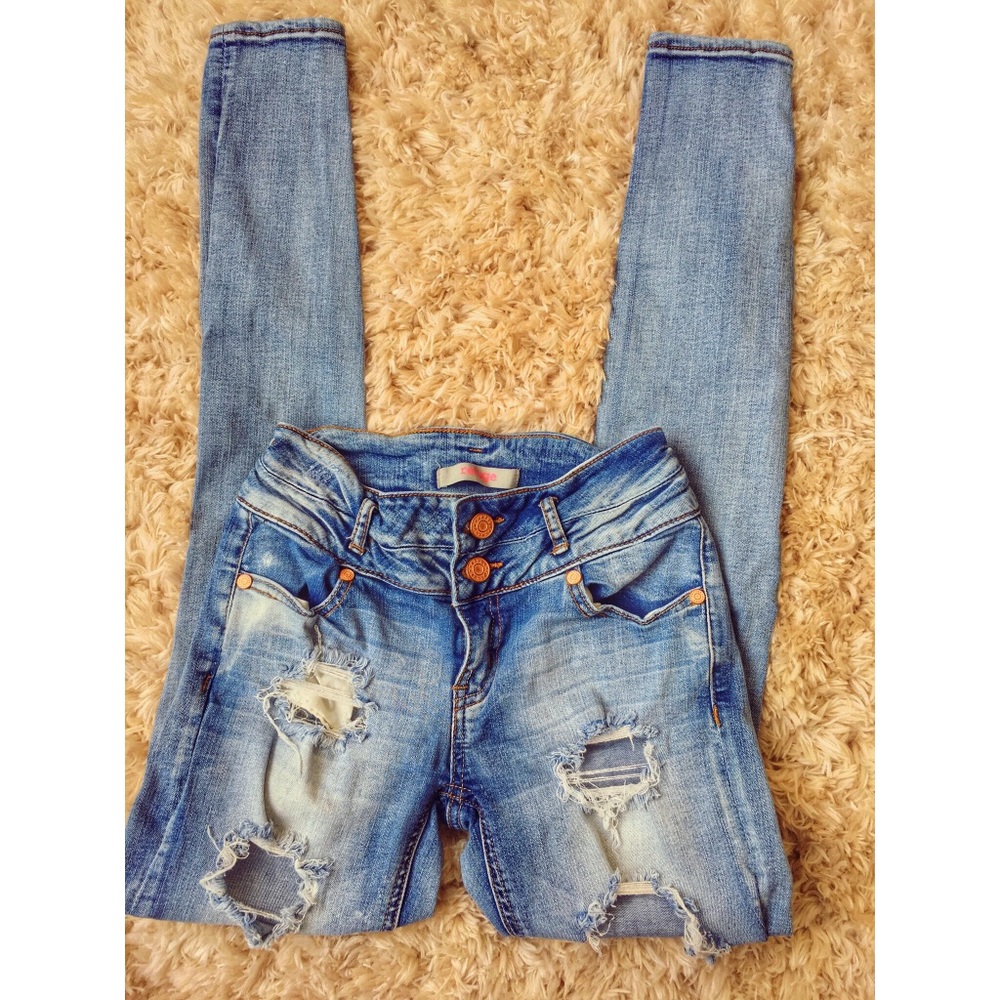 ❌SOLD❌ Refuge Distressed Jeans 👖 - Picture 4 of 5
